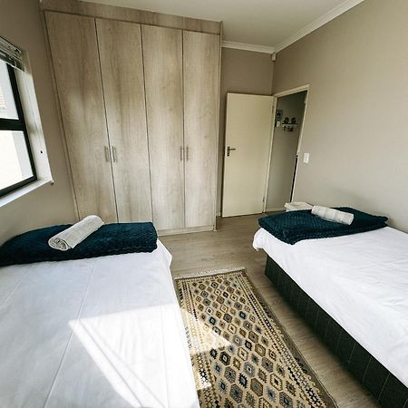 Nemesia Court Apartment Дърбанвил Екстериор снимка