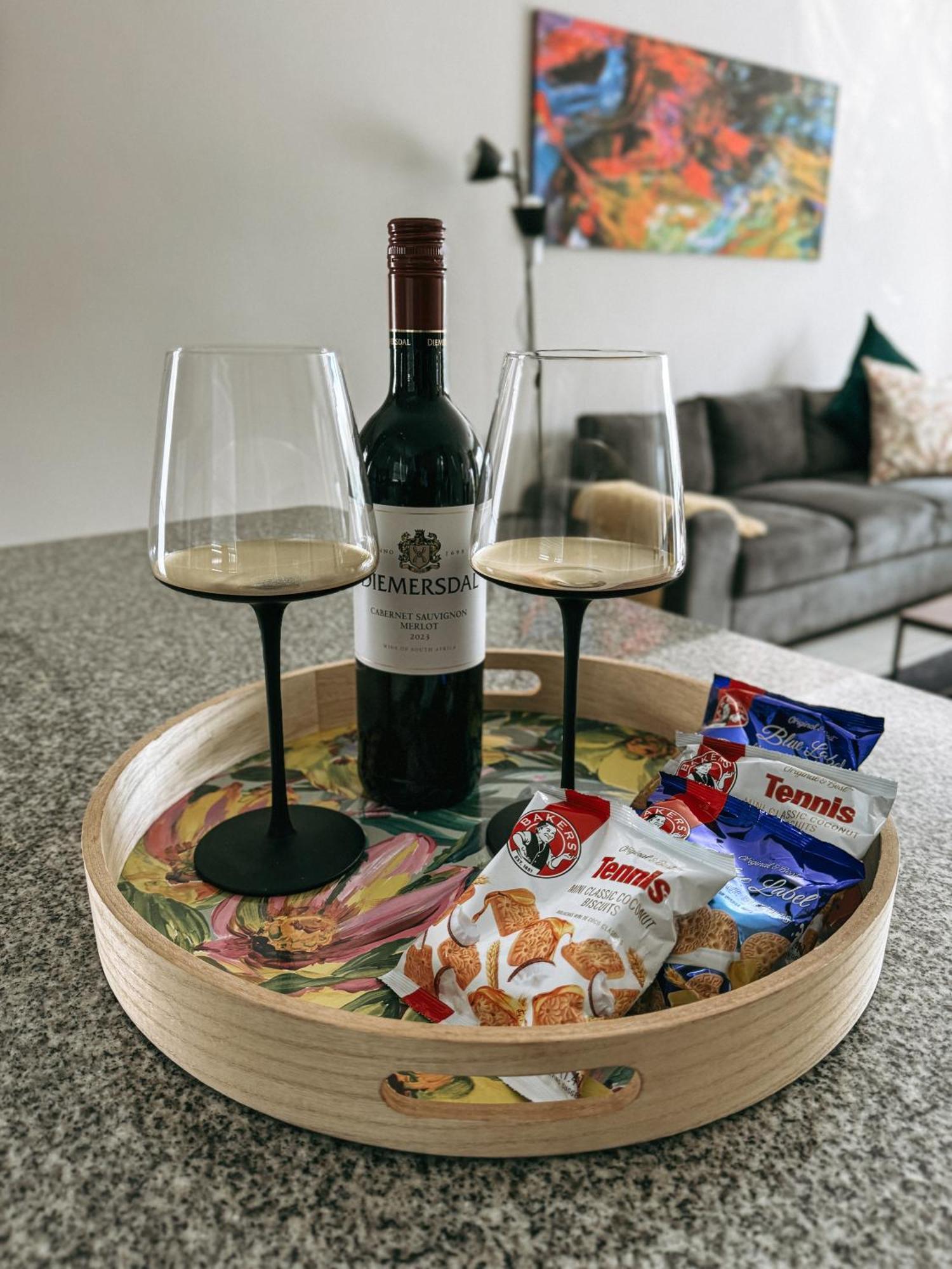 Nemesia Court Apartment Дърбанвил Екстериор снимка