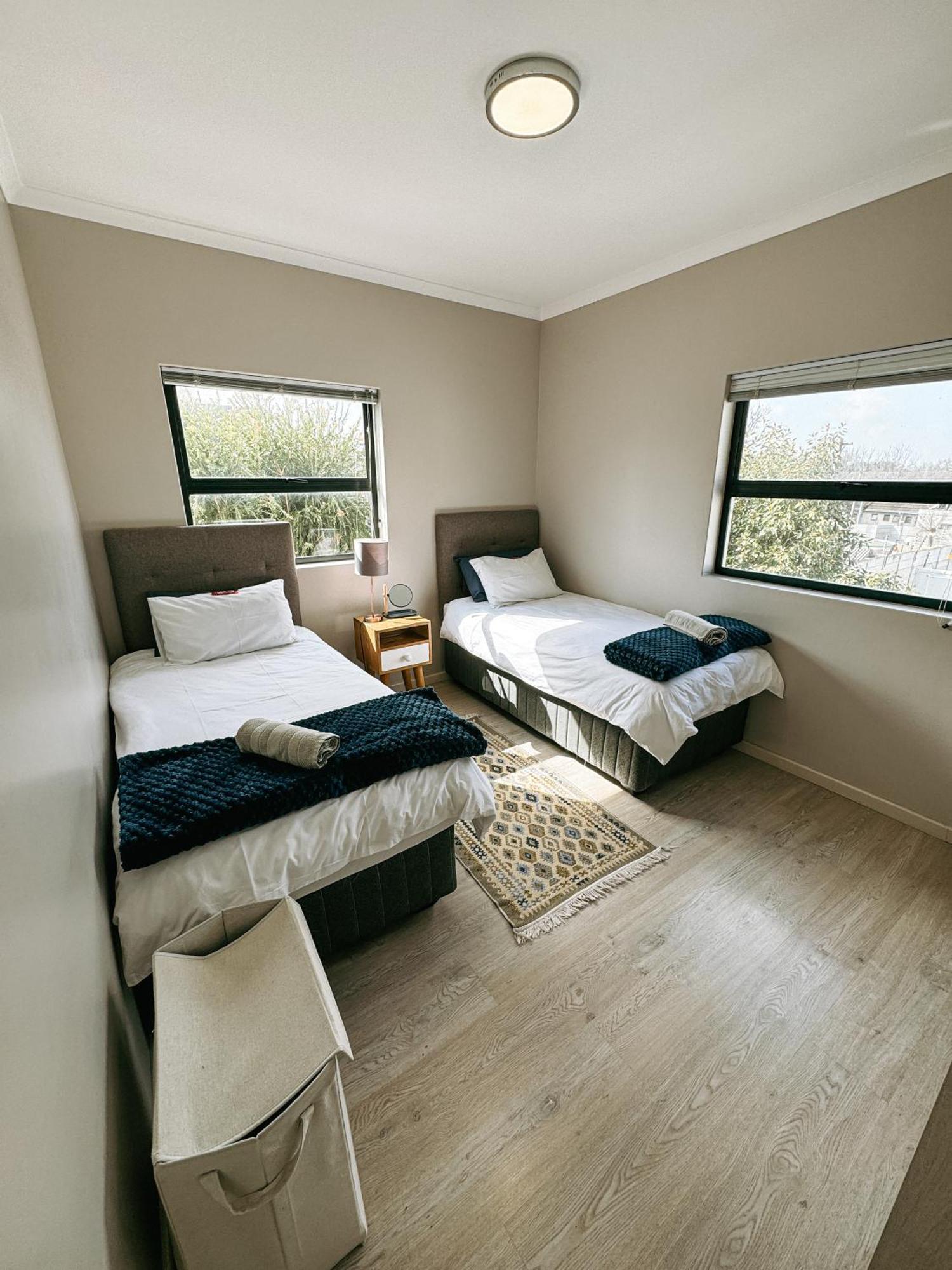 Nemesia Court Apartment Дърбанвил Екстериор снимка