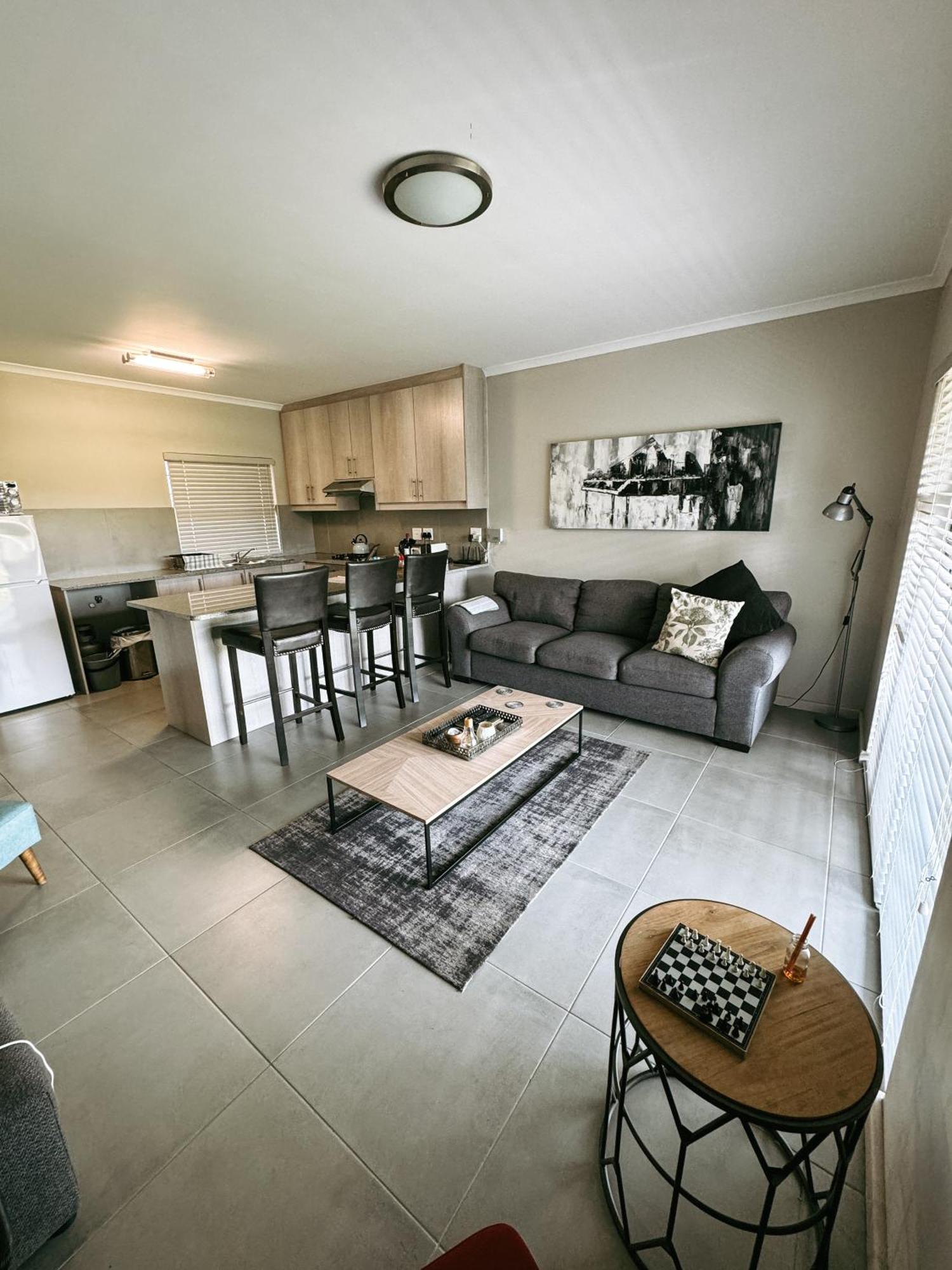 Nemesia Court Apartment Дърбанвил Екстериор снимка