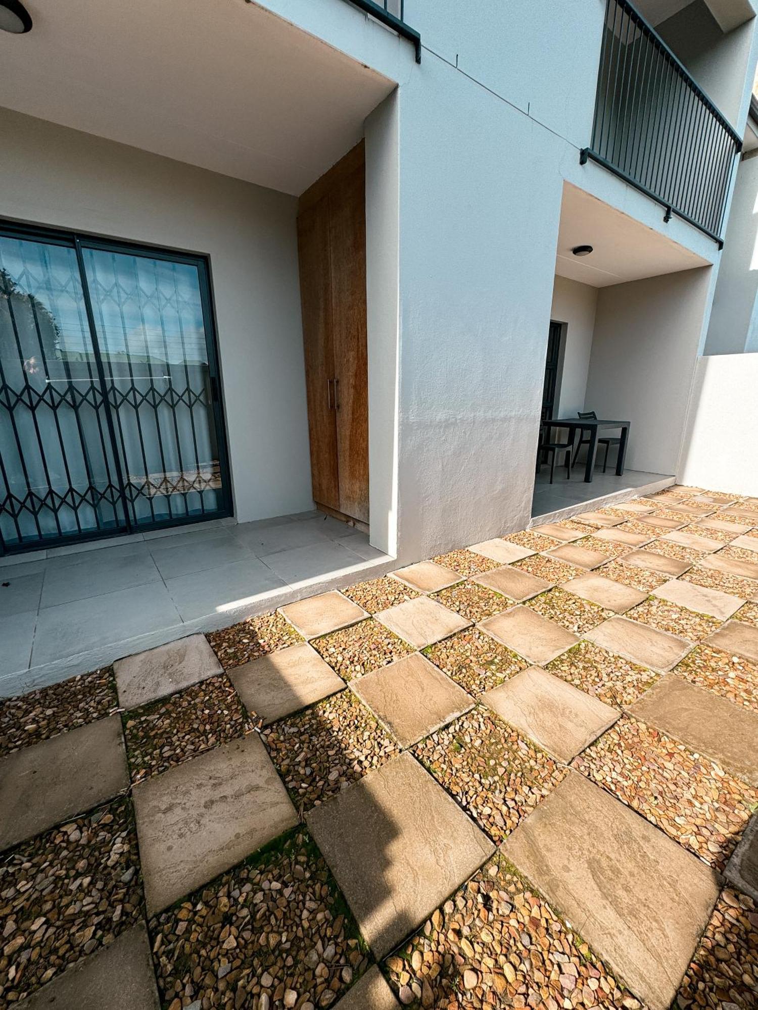 Nemesia Court Apartment Дърбанвил Екстериор снимка