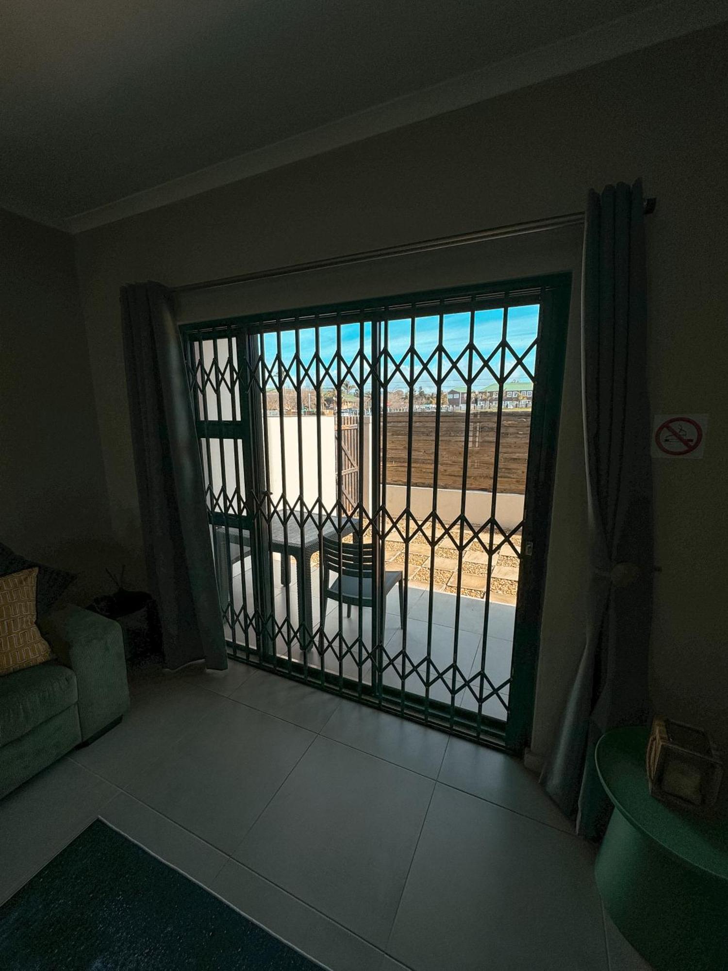 Nemesia Court Apartment Дърбанвил Екстериор снимка