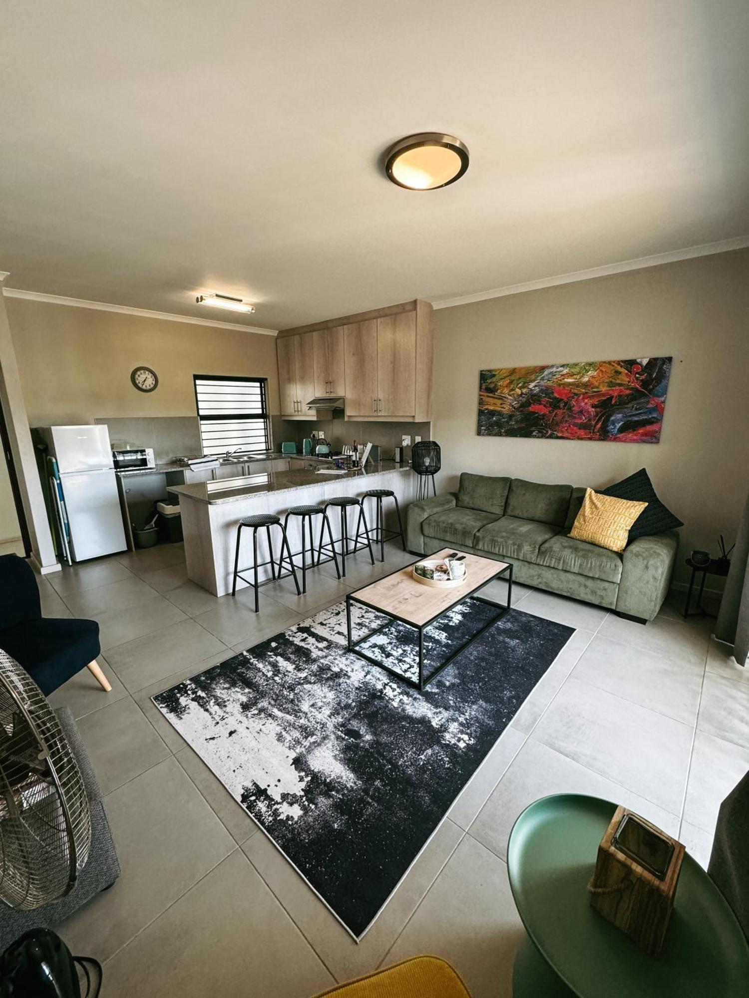 Nemesia Court Apartment Дърбанвил Екстериор снимка
