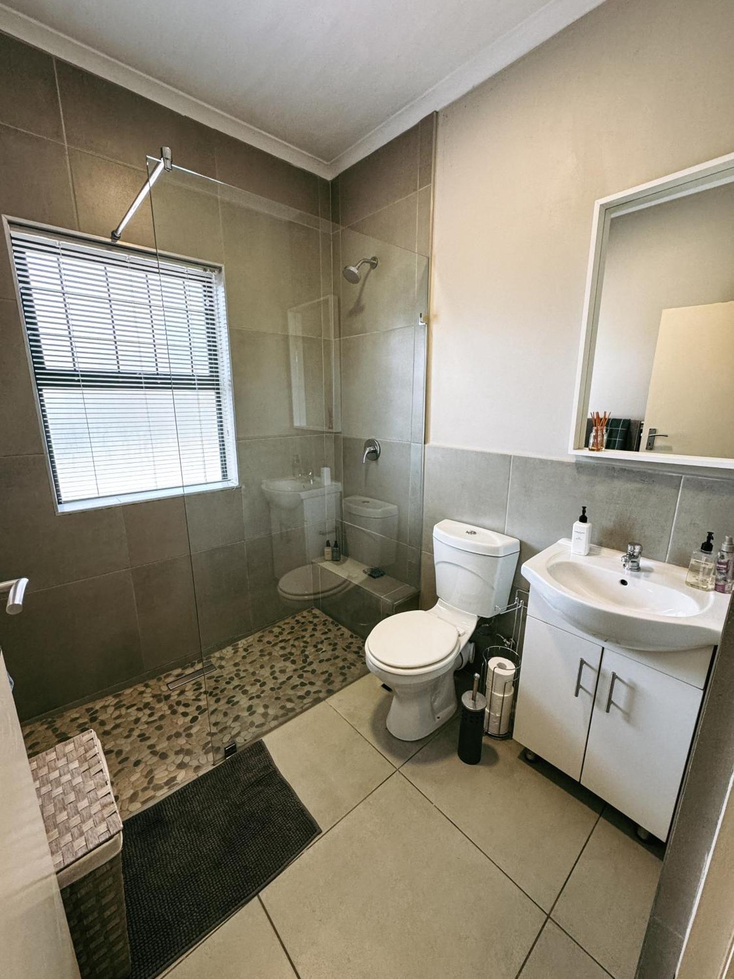Nemesia Court Apartment Дърбанвил Екстериор снимка