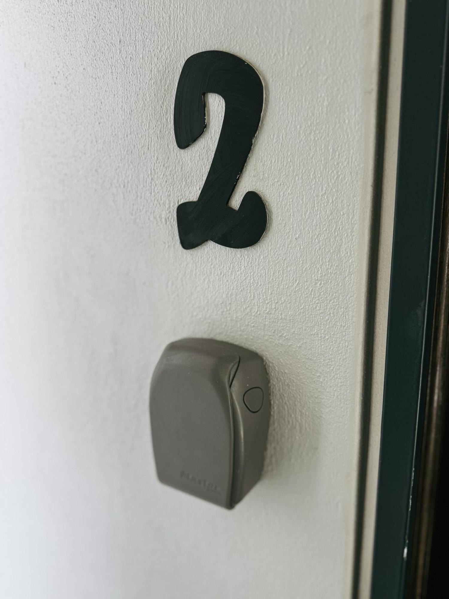 Nemesia Court Apartment Дърбанвил Екстериор снимка