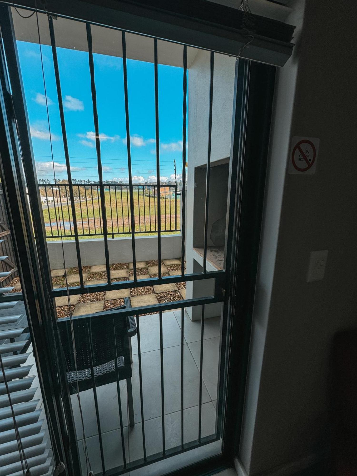 Nemesia Court Apartment Дърбанвил Екстериор снимка