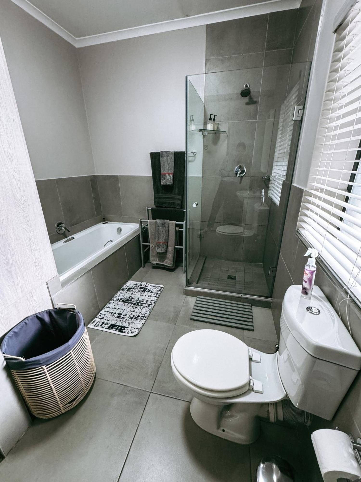Nemesia Court Apartment Дърбанвил Екстериор снимка